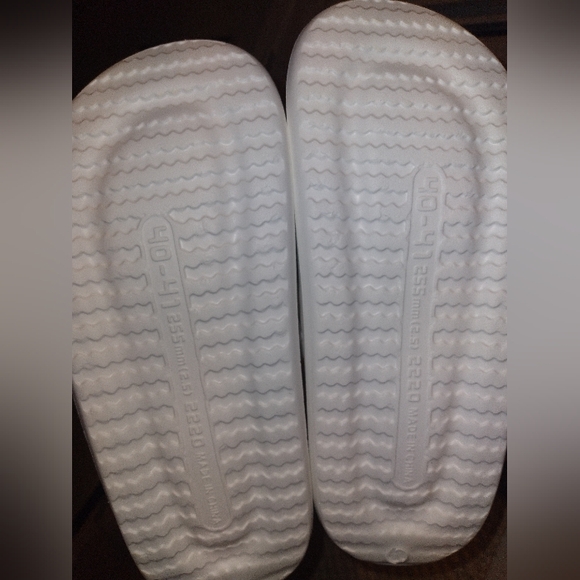 Cute bear sandals 🐻 🤍 - Picture 6 of 9